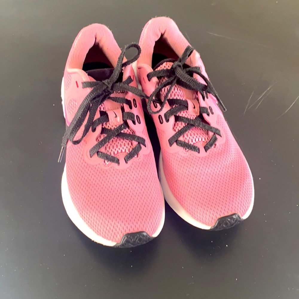 Girls Nike renew running shoes size 6 1/2